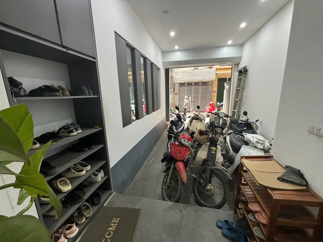Cho thuê nhà ngõ ô tô Hoàng Quốc Việt, 6 tầng, 60m2, mặt tiền 7m làm TT dạy học, Spa, VP