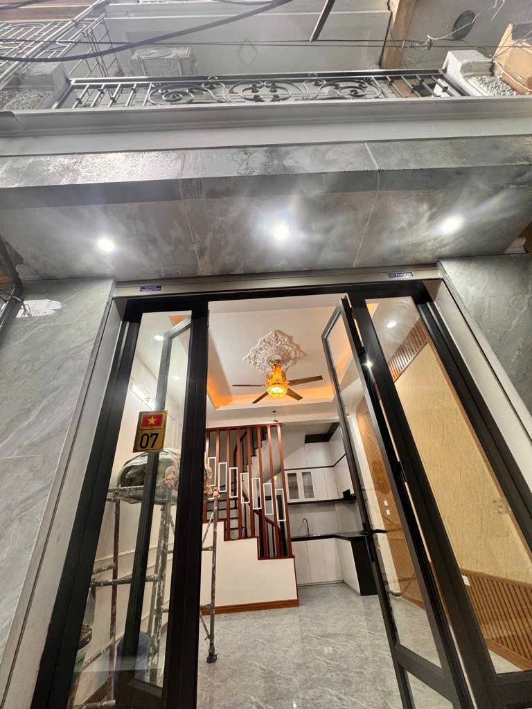 NHANH CÒN KỊP! BÁN nhà ngõ 179 Vĩnh Hưng, quận Hoàng Mai. DT 34m × 5T. SĐCC nở hậu. Giá chỉ 4 tỷ 8x