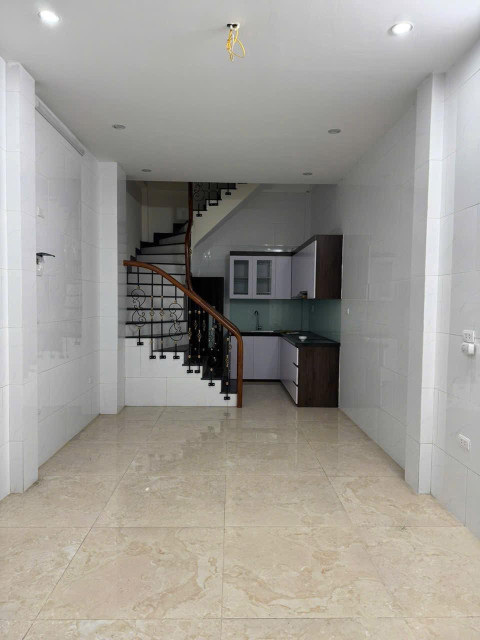 Cho thuê nhà ngõ ba gác Hào Nam, 5 tầng, 33m2, 3 ngủ khép kín 15 Triệu