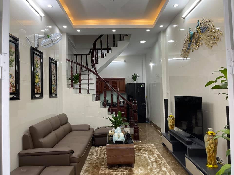 Bán nhà Hào Nam 36m2 giá bán 5 tỷ đẹp hiếm 5 tầng KCBT rất gần phố