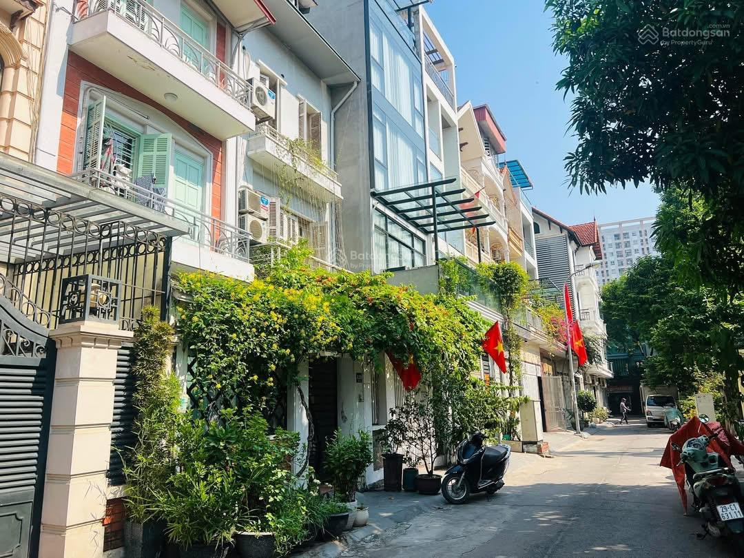 Giá rẻ, bán gấp nhà phân lô, ô tô vào nhà 40mx5 tầng, phố Phùng Hưng, 9 tỷ
