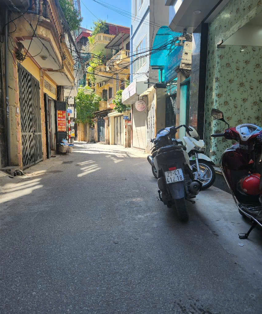 KẾ BÊN ROYAL CITY– VỈA HÈ, Ô TÔ TRÁNH – KINH DOANH ĐỈNH
SỔ VUÔNG – GIÁ CHỈ 8.1 TỶ