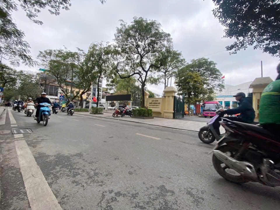 Cần Bán Nhà Đôi Cấn - Nhà Đẹp Gần Phố - Gần Bãi Ô tô - Nội Thất đẹp - Vừa Ở vùa KD - DT 46m x 5 Tầng - Giá Chỉ hơn 10 tỷ