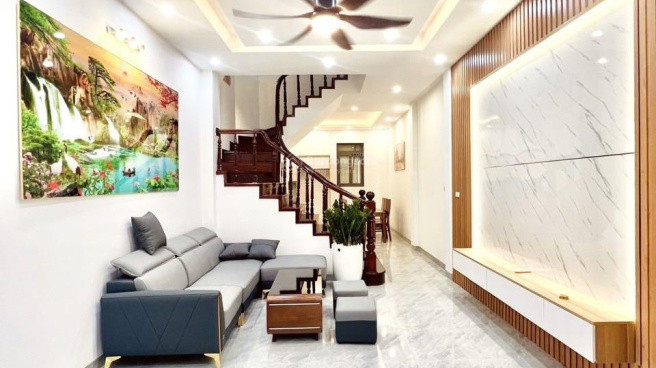 Bán nhà Đội Cấn 35m2 x 5 tầng giá bán 4,9 tỷ cách mặt phố 50m, trước nhà rộng thoáng