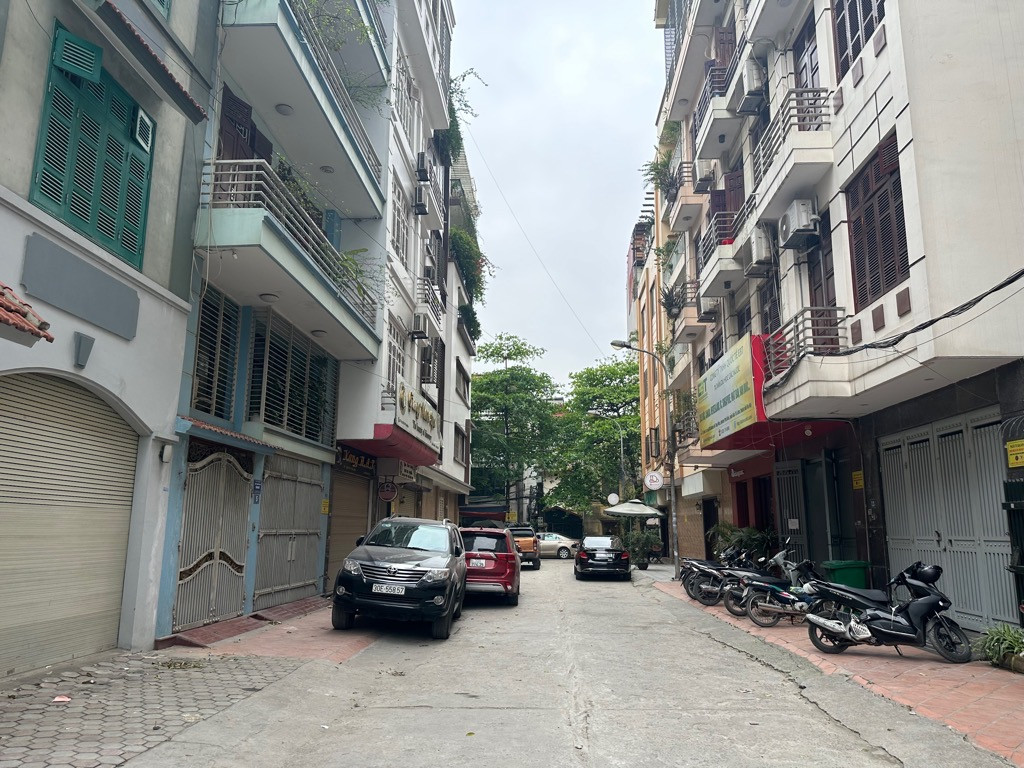 PHÂN LÔ BÀN CỜ - VỈA HÈ - Ô TÔ TRÁNH - NỘI THẤT ĐẸP - 2 THOÁNG - KINH DOANH - CHO THUÊ.
HÀNG CĐC - CHƯA SỔ