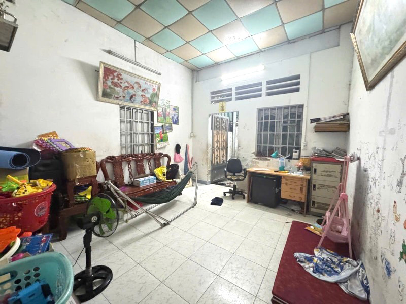 án gấp nhà cấp 60m2- 4 nở hậu, gần Đường Sách – Vincom Lê Văn Việt – chỉ 2.7 tỷ