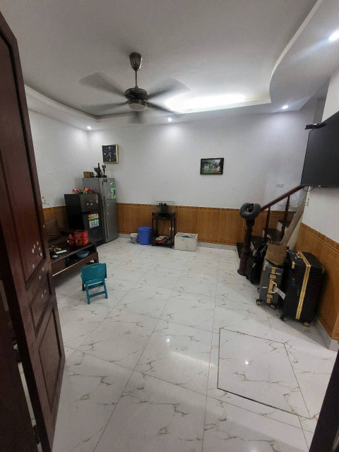 Chính chủ bán gấp nhà mặt tiền rộng, ngõ thông 97 Quan Nhân;  DT: 35 m2, 4 tầng.   6,9tỷ.