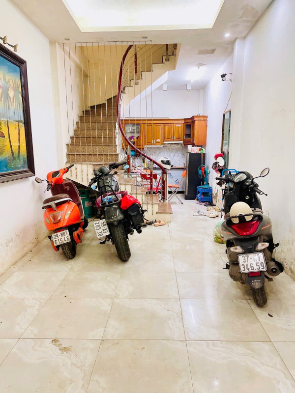 Bán nhà mặt ngõ Quan Nhân 45m 6 tầng ba bước ra mặt phố nhà lô góc 2 thoáng chỉ nhỉnh 12 tỷ kh 0975124520
