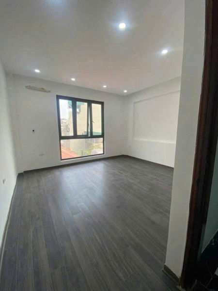 NHÀ MỚI Quan Nhân - NGÕ NÔNG - THANG MÁY DT 32m2 6 tầng MT 4.3m Giá 9.1 tỷ