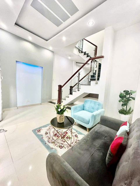 BÁN NHÀ PHƯỚC LONG B 
- Diện tích: 5 x 10m =50m2.