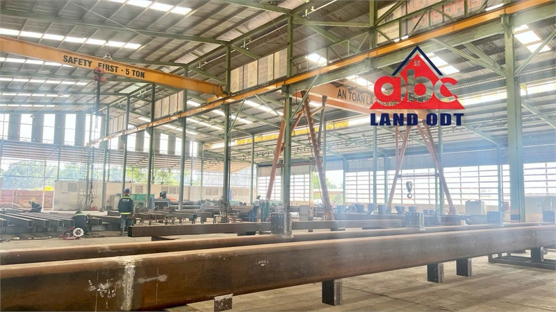XT035 Nhà xưởng sản xuất CNC, CN phụ trợ, có sẵn cầu trục trọng tải lớn. giao liền