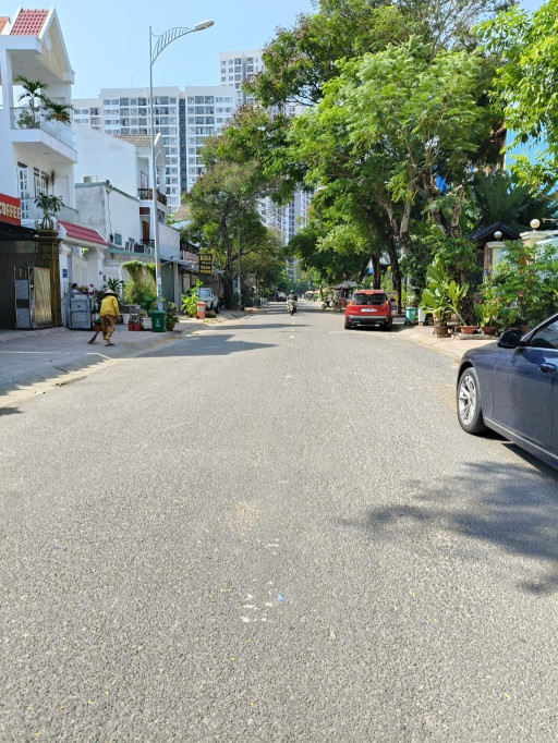 Bán nhà mặt phố Q.9, 152m², 2 tầng, 5PN, 16 tỷ, sổ đỏ