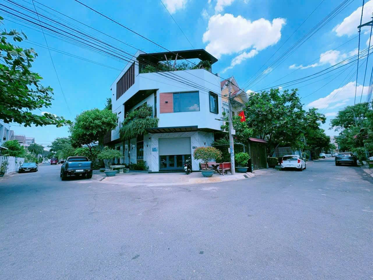 Hạ giá nửa tỉ 4tỉ5 chỉ còn 3 tỉ 950 Bán Nhà 2 mặt tiền khu Khu KDC Tân Phong Tp.Biên Hoà