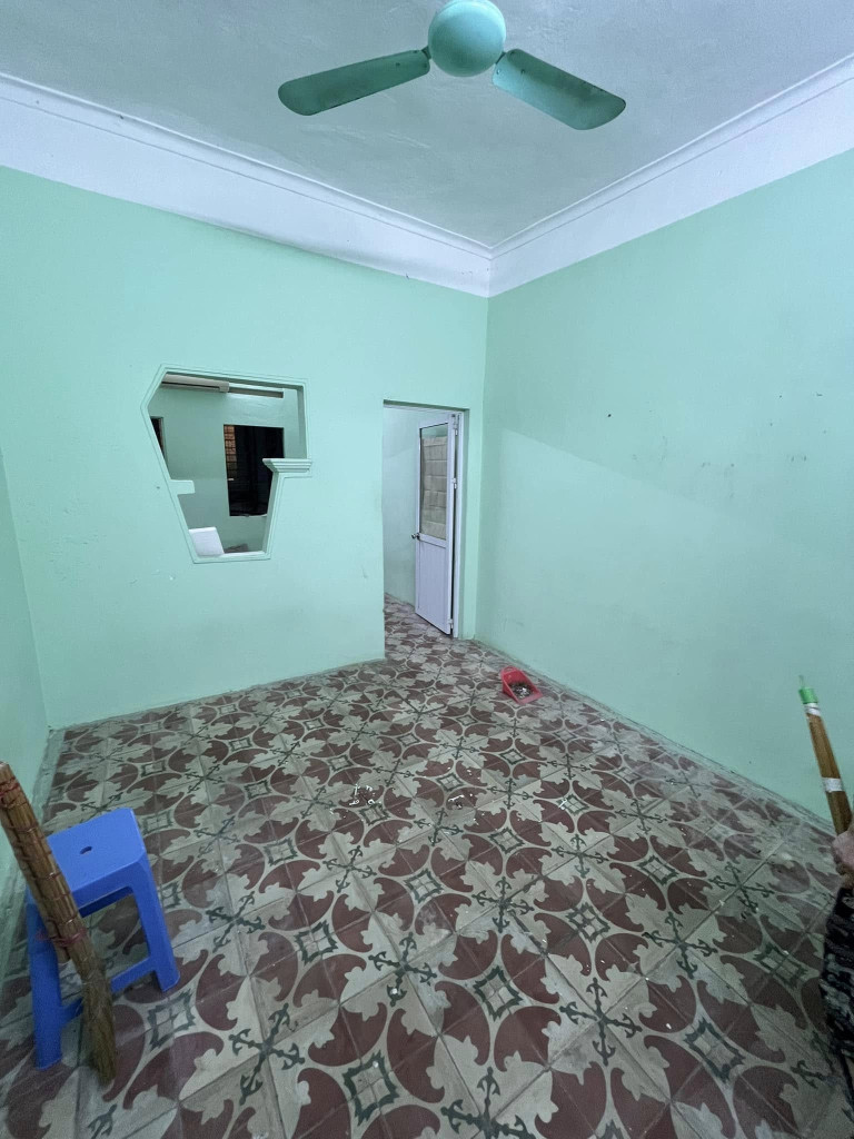 Cho thuê nhà Đê La Thành nhỏ 36m2, 2 tầng, 2 ngủ, 2 wc, 8 Triệu/th