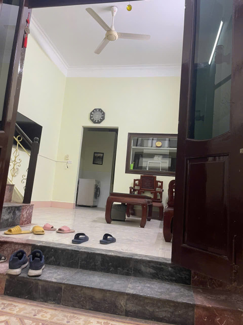 Cho thuê nhà ngõ 318 Phố Đê La Thành, ngay ĐH văn hoá 48m2, 3 tầng, 11 Triệu