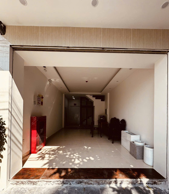 Cho thuê MBKD làm VP, Showroom, Trung tâm ngõ 155 Định Công 6 tầng x 75m2 thông sàn.
