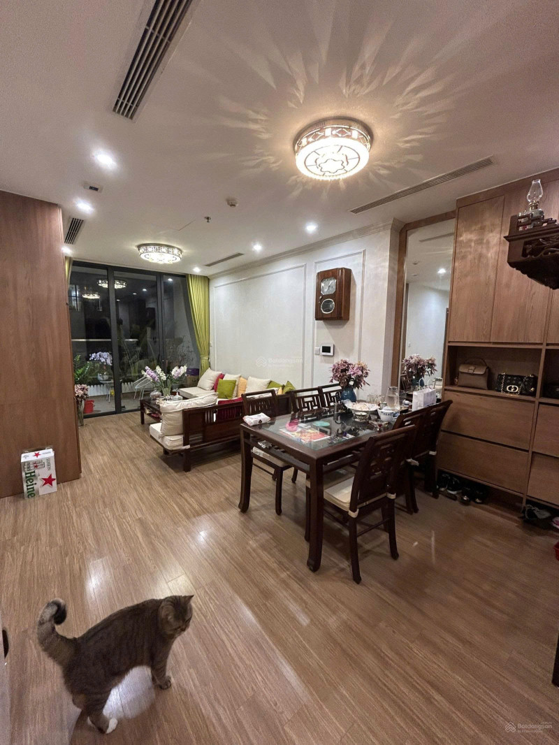 Bán căn hộ siêu đẹp full nội thất, DT 91m2, 3PN, 2WC tại chung cư Vinhomes SkyLake, view hồ đẹp