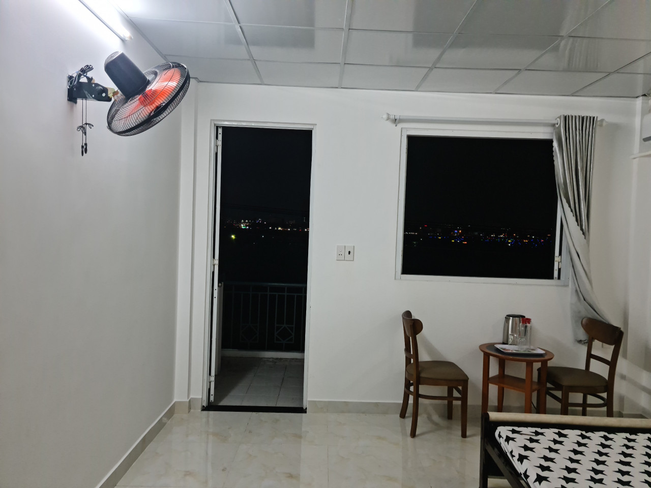 Chính chủ cho thuê phòng (nhà mặt tiền) mới 100% chỉ 3tr đầy đủ nội thất đường Cộng Hoà, Tân Bình