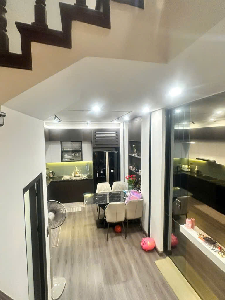 PHÂN LÔ CÁN BỘ - Ô TÔ-NỘI THẤT SỊN SÒ TẠI XA LA -HÀ ĐÔNG 12 TỶ