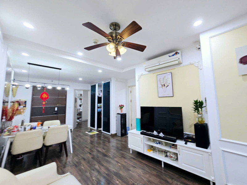 Chính chủ  bán gấp Chung cư  Vip Tòa Spring 47 Nguyễn Tuân, Thanh Xuân. Dt 70m2 – 2 Ngủ, 6,5 tỷ