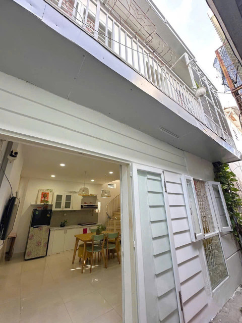 NHÀ 2 MẶT ĐƯỜNG HẺM VẠN THẮNG TTTP NHA TRANG - DT : 36m2 full đất ở ĐÔ THỊ - Nhà 2 phòng ngủ 2 wc - Hẻm xe máy cách đường ô tô chỉ 15m. Cách đường 2/4 chỉ 200m.