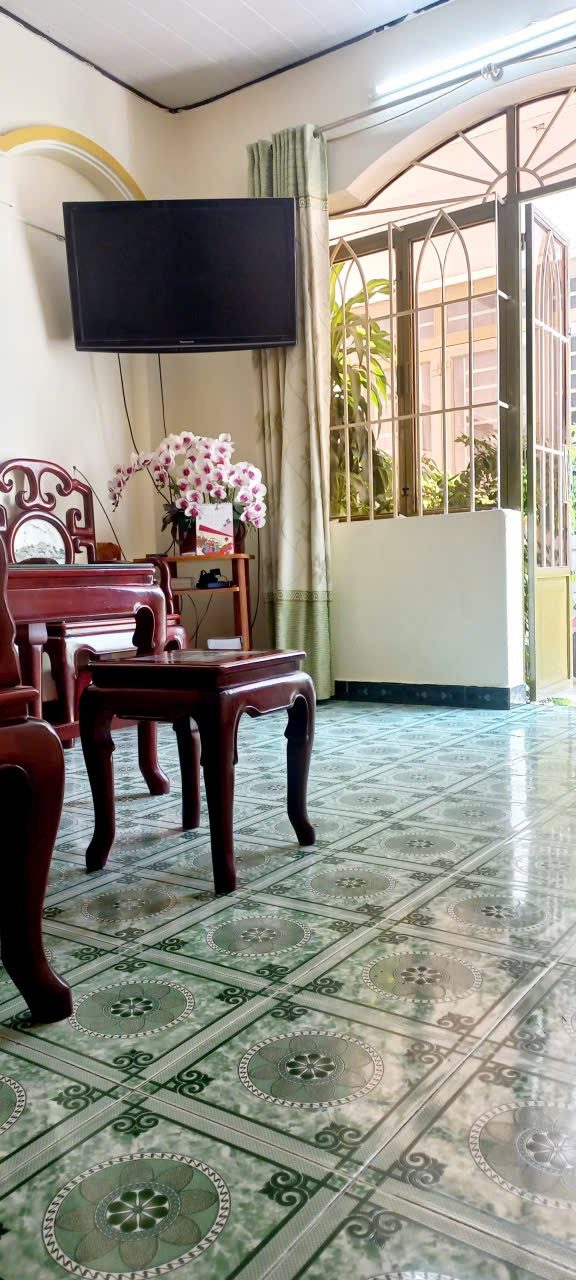 📍 Vị trí trung tâm hiếm có:
 • Cách Chợ Đầm chỉ 150m
 • Chỉ ~500m ra biển
 • Gần Bệnh viện tỉnh, UBND tỉnh, khu Liên cơ các Sở
👉 Khu vực sầm uất, tiện ích đầy đủ, di chuyển cực kỳ thuận tiện