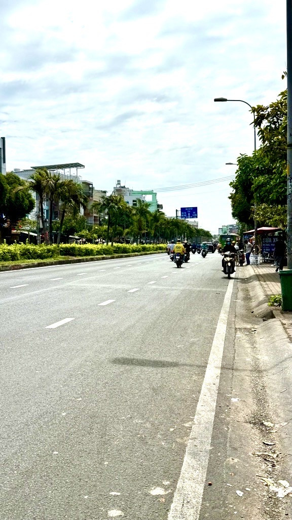 RẺ NHẤT  Đông Hưng Thuận 12- SÁT CHỢ CẦU-NGANG 4.8M-2 TẦNG-GIÁ 3.3 TỶ