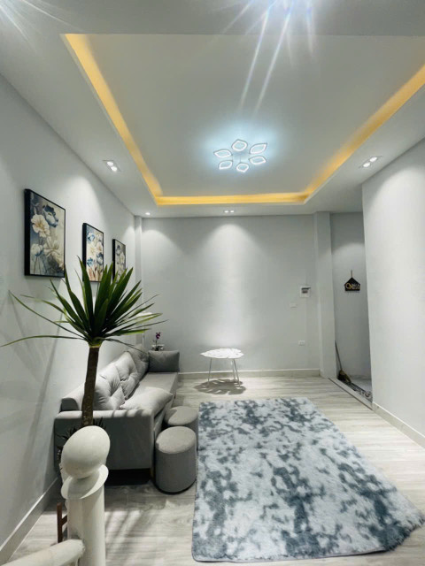 ĐỐNG ĐA- HIẾM- BÁN ĐẤT TẶNG NHÀ 2 TẦNG - SỬA HOẶC THÊM TẦNG THOẢI MÁI- KHÁCH ĐẦU TƯ TỐT !!!
💎Văn Hương 3.6 tỷ Đống Đa. Diện tích 35 mét vuông