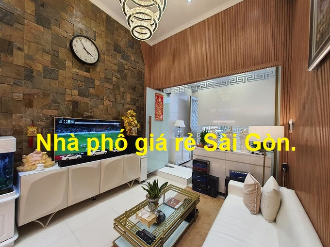 Nhà HXH hạ chào 1,5 tỷ, Nguyễn Trãi, Nguyễn Cư Trinh, Q1, 64m2, 2 tầng.