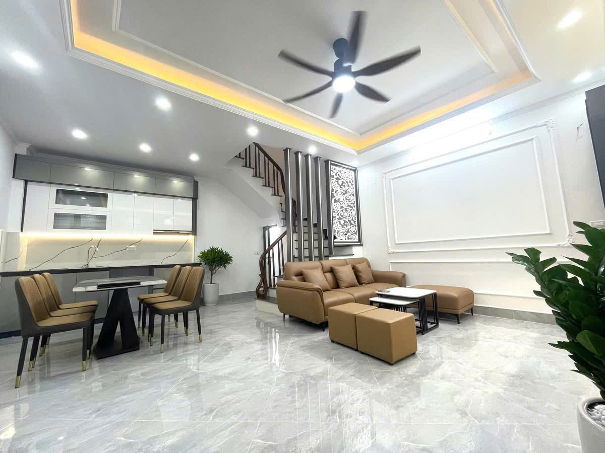 BÁN NHÀ KHƯƠNG ĐÌNH - 5 TẦNG Ở NGAY - TẶNG FULL NỘI THẤT
Giá chỉ: 7.8 TỶ - 55m² sử dụng - SĐCC