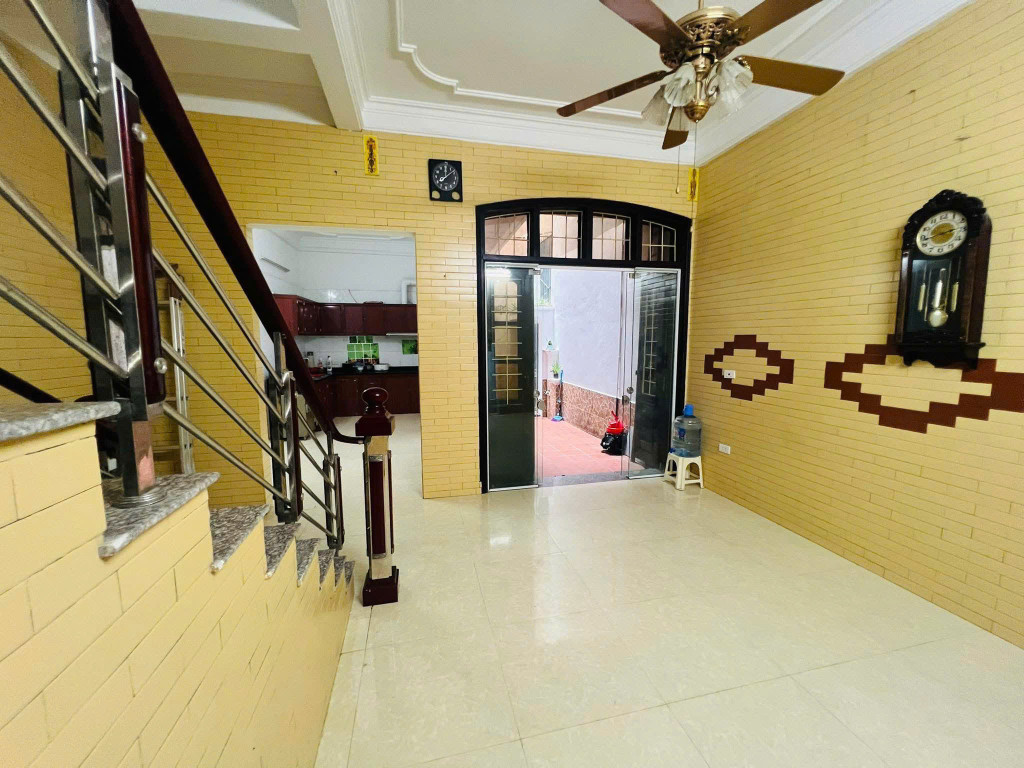 Cho thuê nhà ngõ 188 Khương Đình, 5 tầng x 58m2, 6 ngủ, 16 Triệu KD onl, VP, ở hộ gđ, 25m ô tô