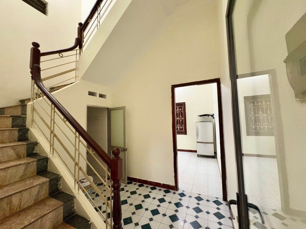 Cho thuê nhà ngõ Khương Đình, 3 tầng x 50m2, 2 ngủ, KD online, VP. Công ty, ở gđ 12.5 triệu