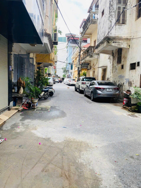 Cho thuê nhà nguyên căn ngõ 281 Khương Trung, 40m2 x 2 tầng 1 tum.2 ngủ.2 wc, 9 Triệu/th