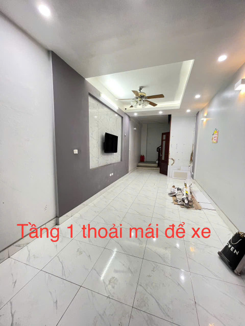 Cho thuê nhà Phố Khương Trung, 40m2, 5 tầng, 4 ngủ, ở nhóm 7 người, VP, c.ty