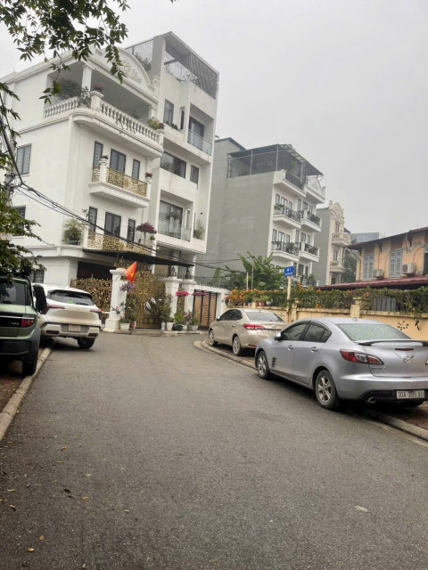 BÁN GẤP NHÀ ĐẸP - VỊ TRÍ ĐẸP PHỐ GIANG BIÊN - LONG BIÊN- Chỉ 16.8 tỷ