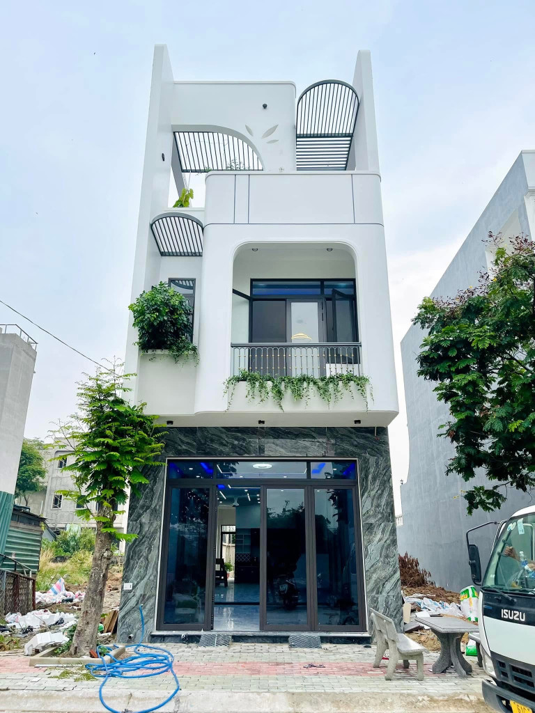 Siu Phẩm NHÀ PHỐ SÂN XE HƠI SÂN VƯỜN THUẬN AN BÌNH DƯƠNG