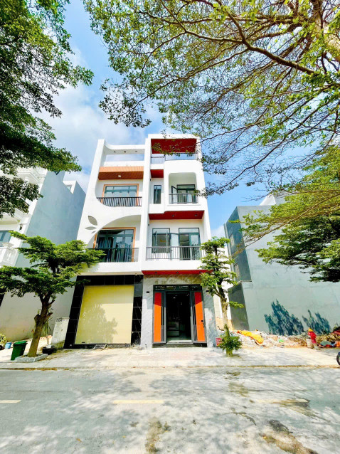 NHÀ MỚI 2 LẦU TRUNG TÂM - GẦN AEON BÌNH DƯƠNG