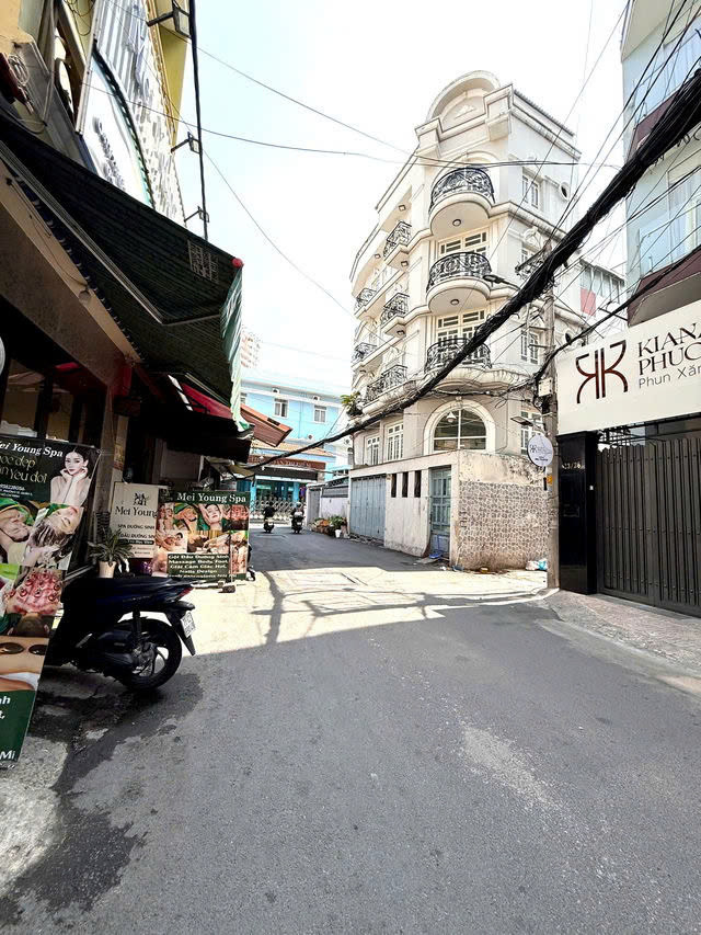 Giá mềm nhất quận 3 : 7.25 tỷ - Lê Văn Sỹ -Phường 12 - DT: 4.4m x 10.5m - trệt, lửng, lầu BTCT, 3pn 2wc - LH: 077 888 5818 CHUYÊN BDS SÀI GÒN
-