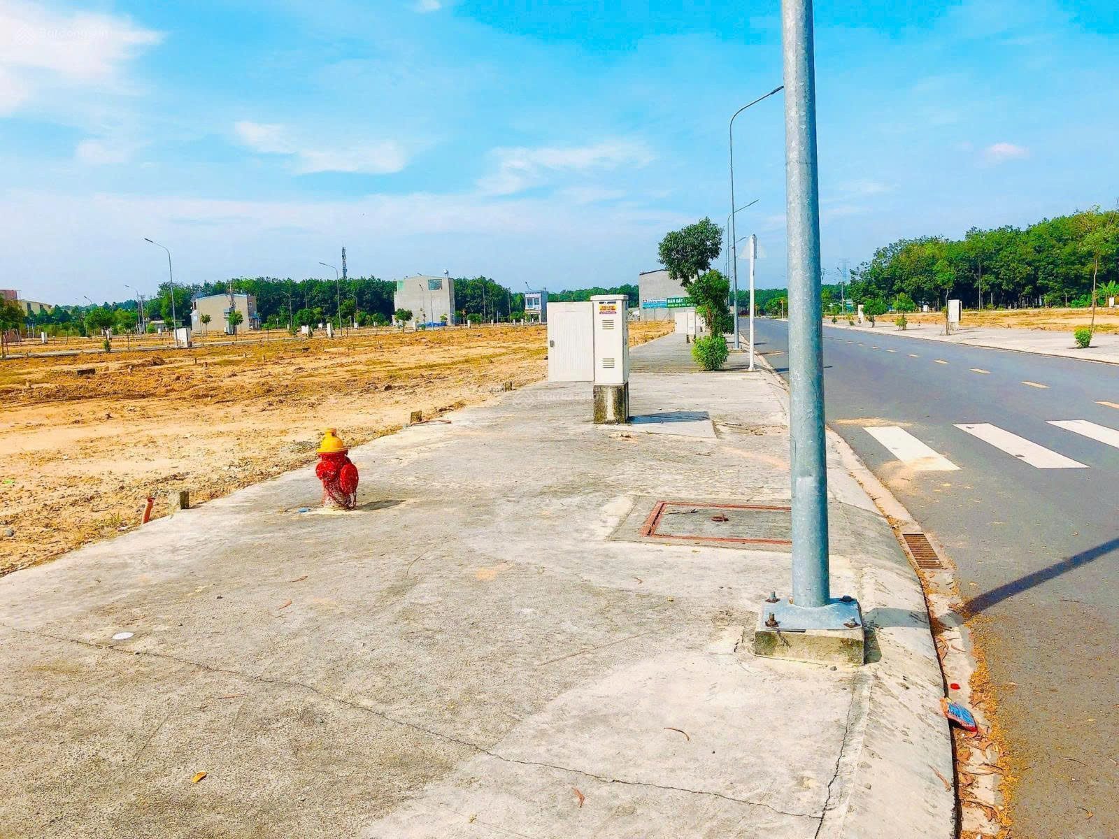 CẦN BÁN ĐẤT NỀN  NHƠN TRẠCH- ặt tiền đường 25C cách cầu Cát Lái 1km - giá 20tr/m2 -SHR
