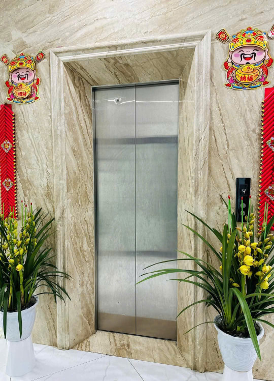 Cho thuê nhà thang máy Phố Hoàng Mai 70m2, 5 tầng, 6P KINH DOANH SPA, TRUNG TÂM, VP