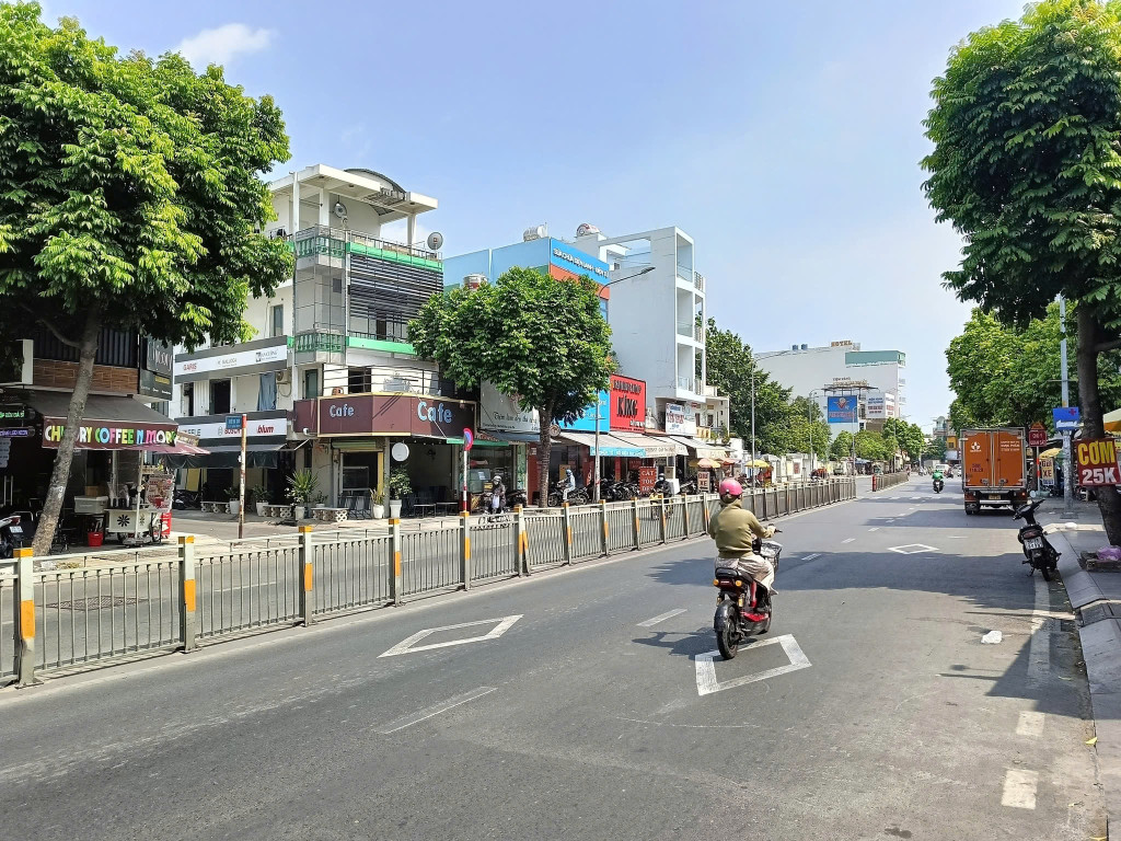 Bán nhà 2 Mặt tiền Lũy Bán Bích - gần Hòa Bình, DT: 5.1x13.5m, 5 Tầng, 4 PN, 12.5 tỷ.