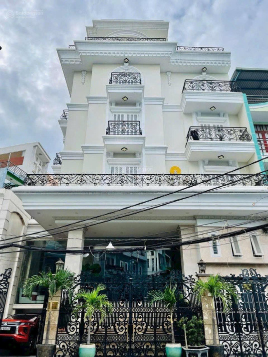 Cần bán nhà mặt tiền đường Tô Hiến Thành, P.14, Q.10 - 10x15m, giá 42 tỷ