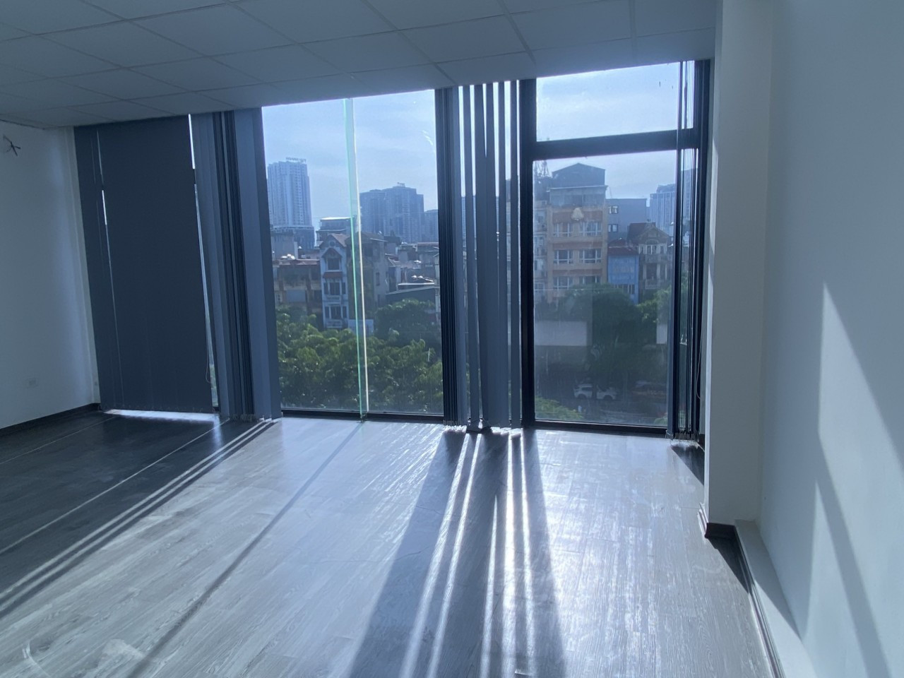 CC CHO THUÊ MẶT BẰNG TẠI TÒA NHÀ MẶT PHỐ VŨ TÔNG PHAN - TX, DT 120M2, MT 6M, GIÁ 19 TR, TT LINH HOẠT