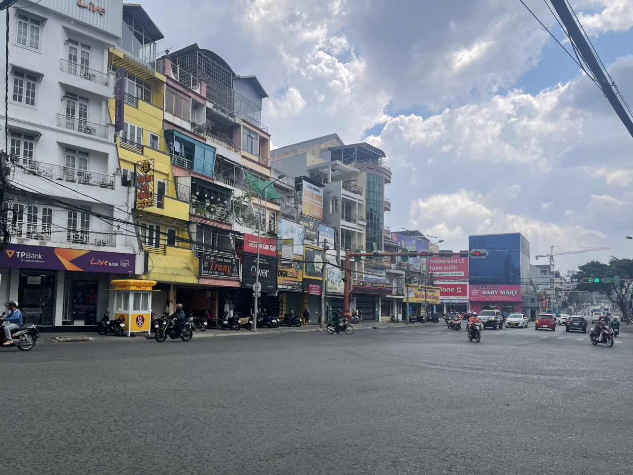 Cho thuê nhà đất mặt tiền nguyên căn đường Ba Tháng Hai, TP. Đà Lạt.