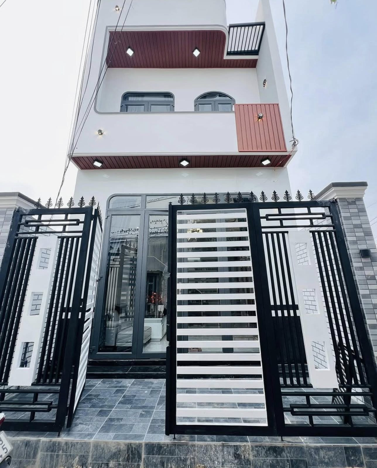 Chủ cần vốn kinh doanh bán nhà giá ngộp, Đường 3 Tháng 2, P11, Q11, DT 81m2, Giá 3tỷ870tr, Cho thuê 26tr/tháng, Sổ hồng riêng.