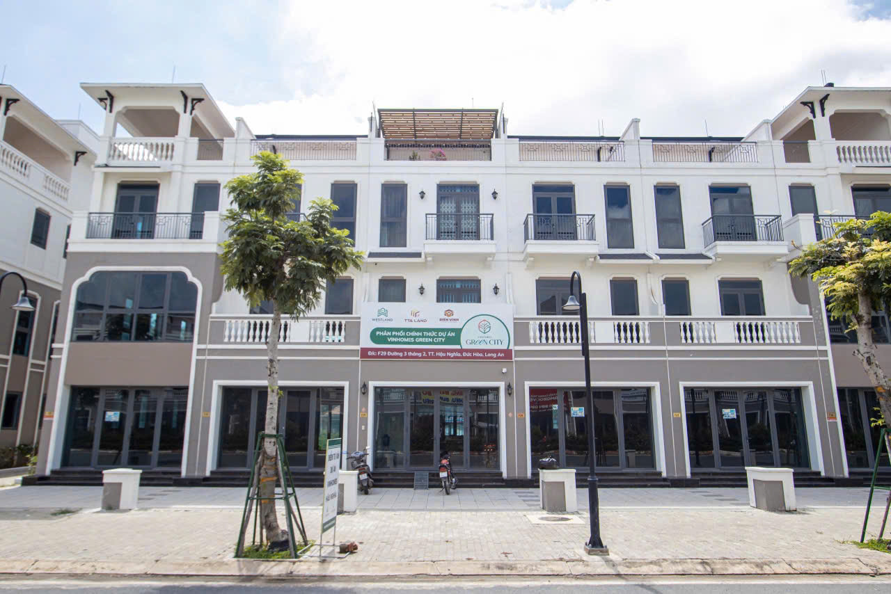 BÁN NHÀ PHỐ LIỀN KỀ VINHOMES GREEN CITY ĐỨC HÒA – GIÁ TỐT ĐỢT 1 – CƠ HỘI SINH LỜI CAO