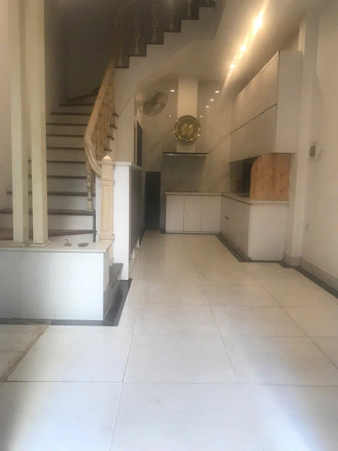 Cho thuê nguyên căn Ngõ 124 Nguyễn Xiển, Hạ Đình, Quận Thanh Xuân. DT 35m x 5 tầng, giá 16tr