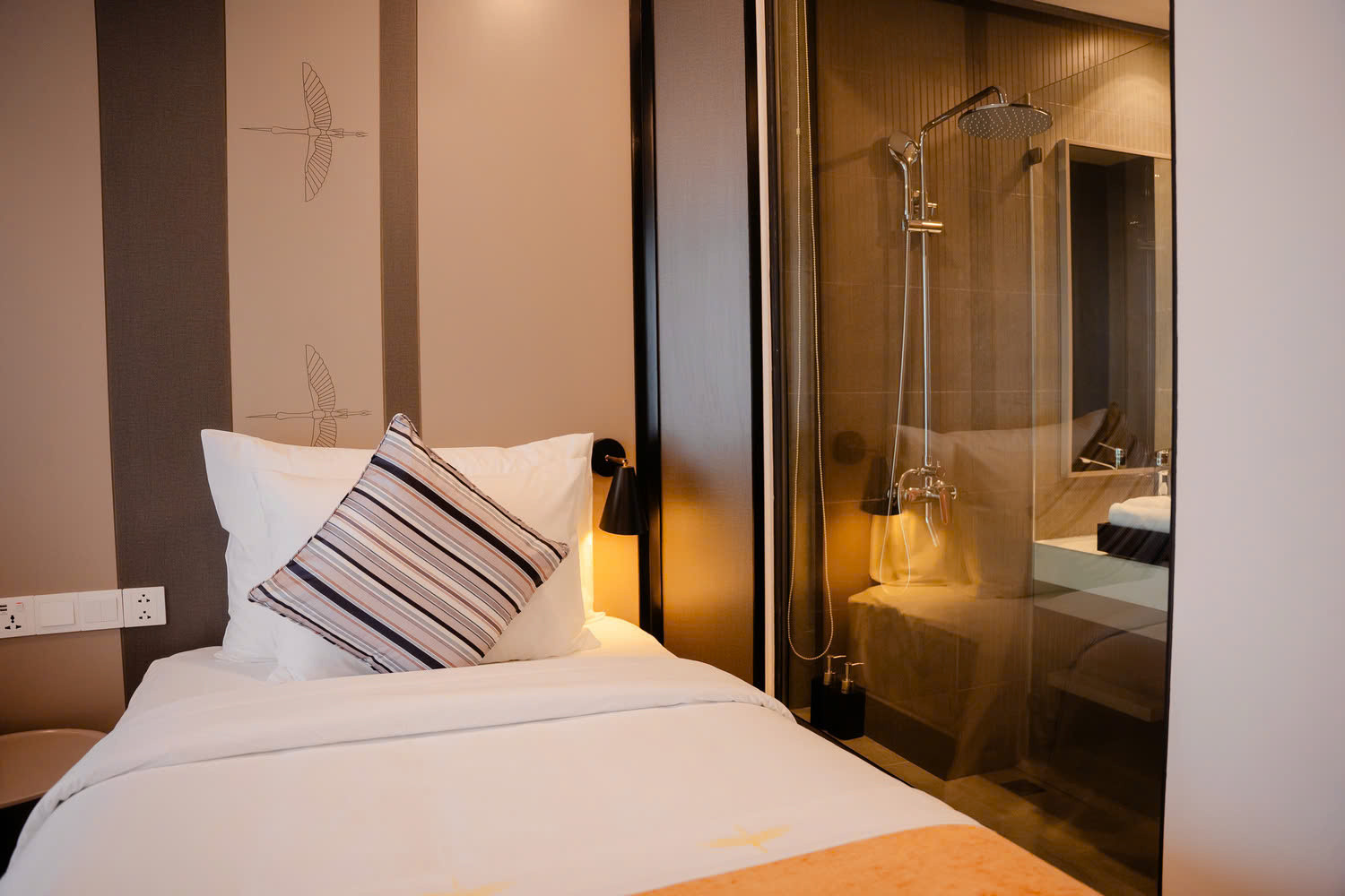 Bán gấp căn hộ khoáng nóng 32,4m2 Wyndham Thanh Thuỷ full nội thất view sông giá 2 tỷ