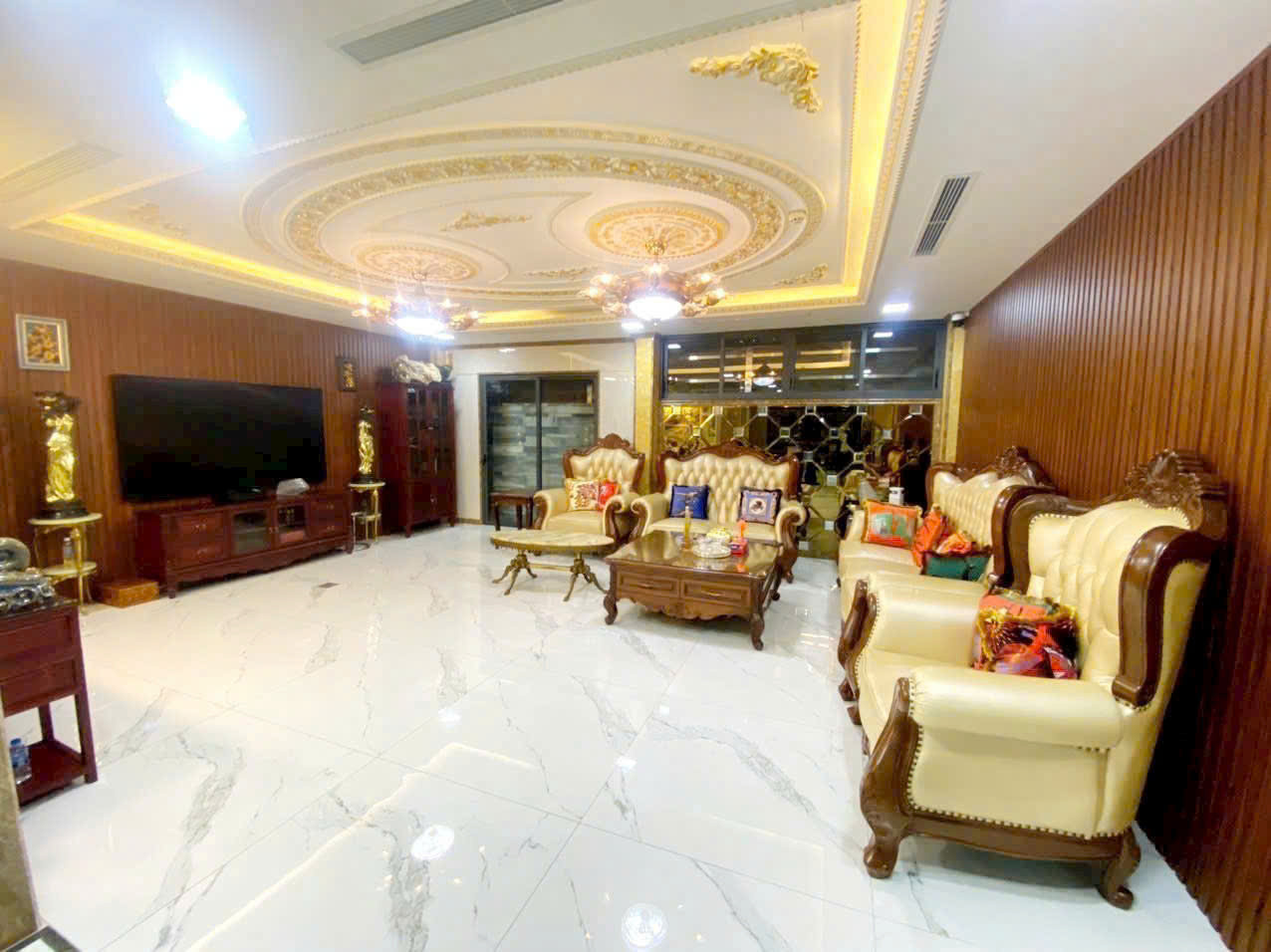 Biệt thự mỹ đình, 2 ô tô tránh, 2 thoáng trước sau
Diện tích 125m2, 6 tầng, mặt tiền 7.  Giá 40 tỉ