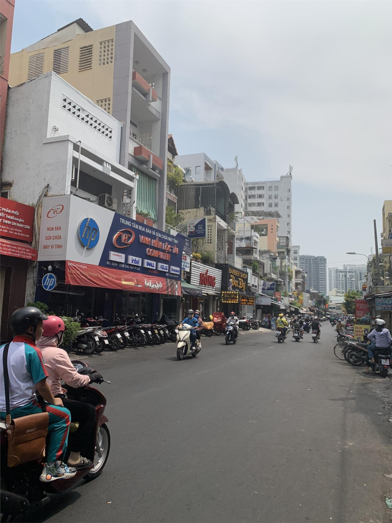 **Chỉ 13.8Tỷ, Nhà Đẹp, 5 Lầu Mặt Tiền Sầm Uất Cao Đạt Q5, 3.9mX11.5m, HĐT. 40Tr